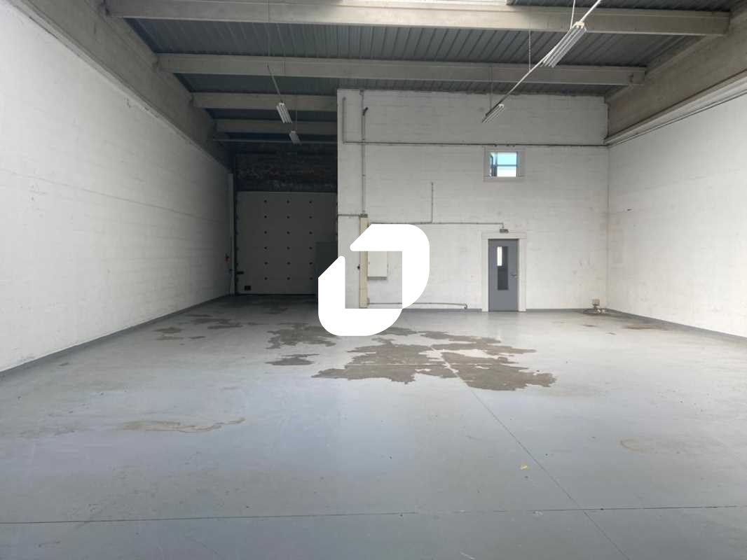 Situé dans la zone d'activité du Vert Galant à Sa