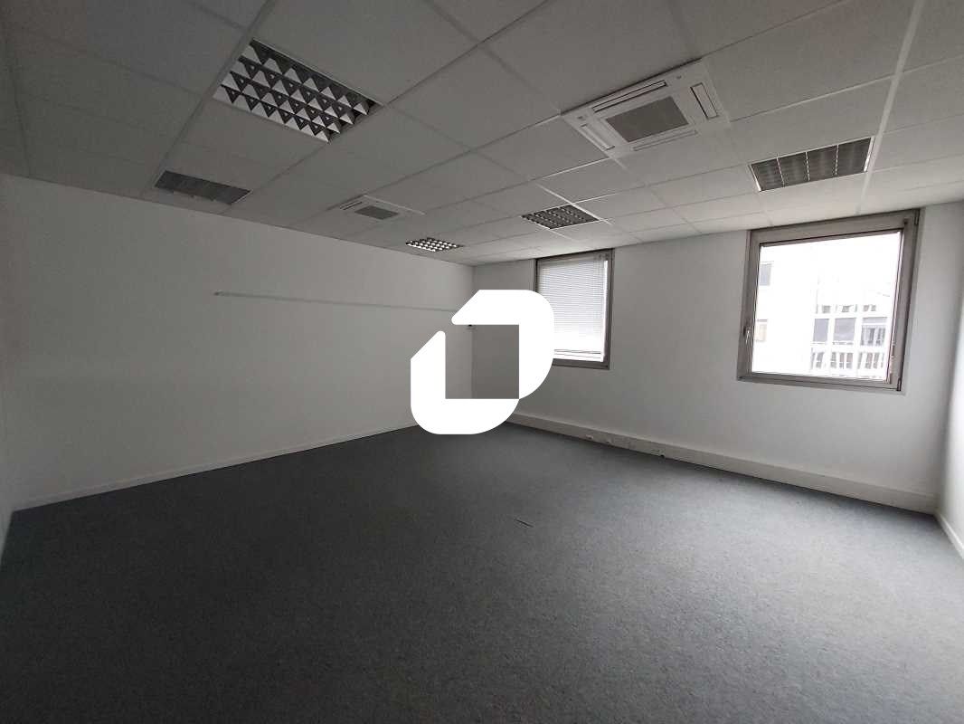 IMMPROVE vous propose des surfaces de bureaux cl