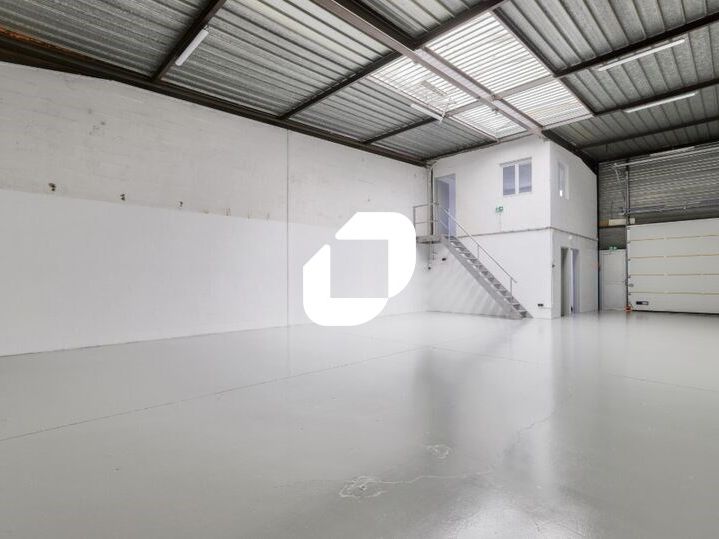 Situé dans la zone d'activité du Vert Galant à Sa