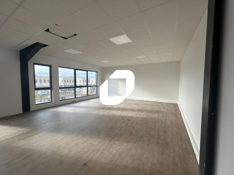 Au coeur du Parc d'activité de Chaumont en Vexin,