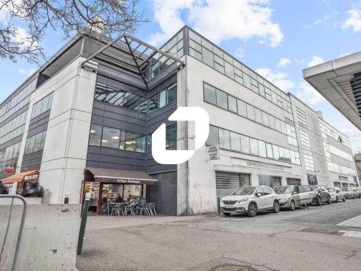 Situé au pied du RER E "Chelles-Gournay" et du ce