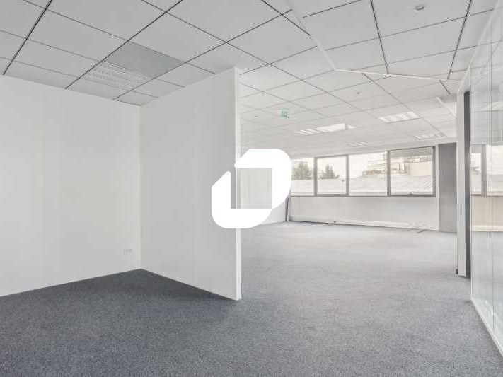 Situé au pied du RER E "Chelles-Gournay" et du ce