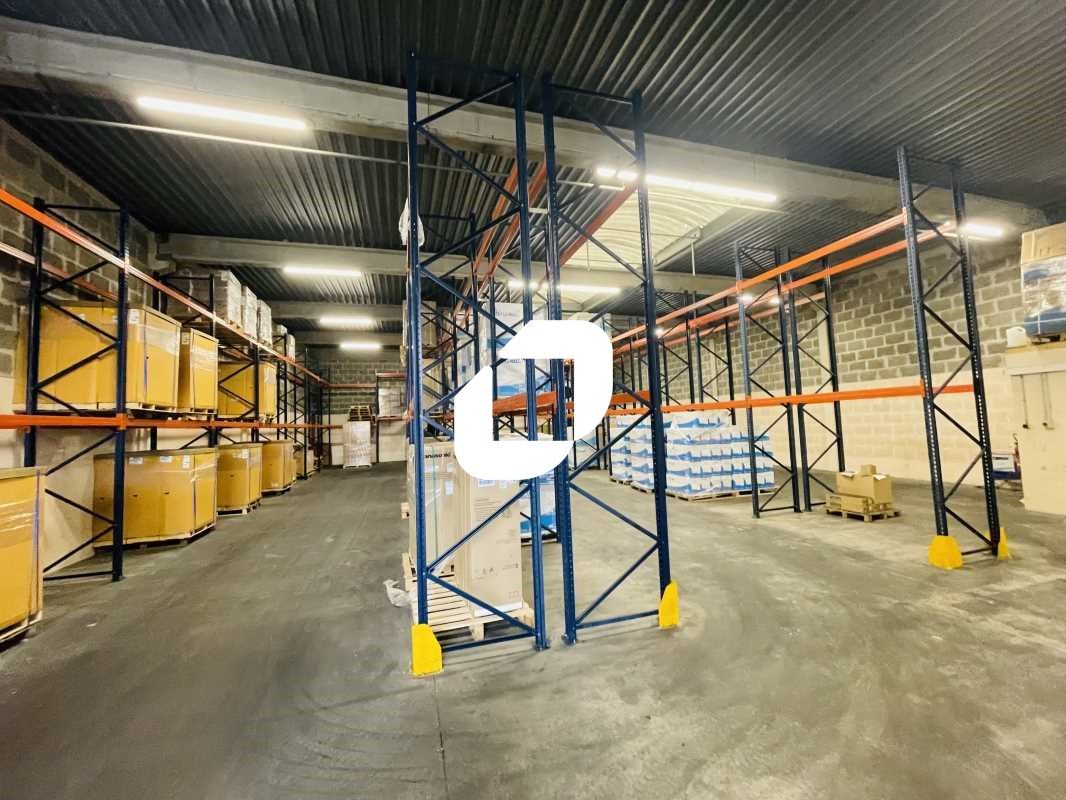 Situé à Noisy le Grand, dans la zone d'activité d