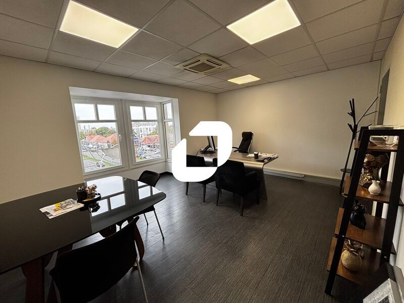 Situé à proximité de l'autoroute A6 et des nation