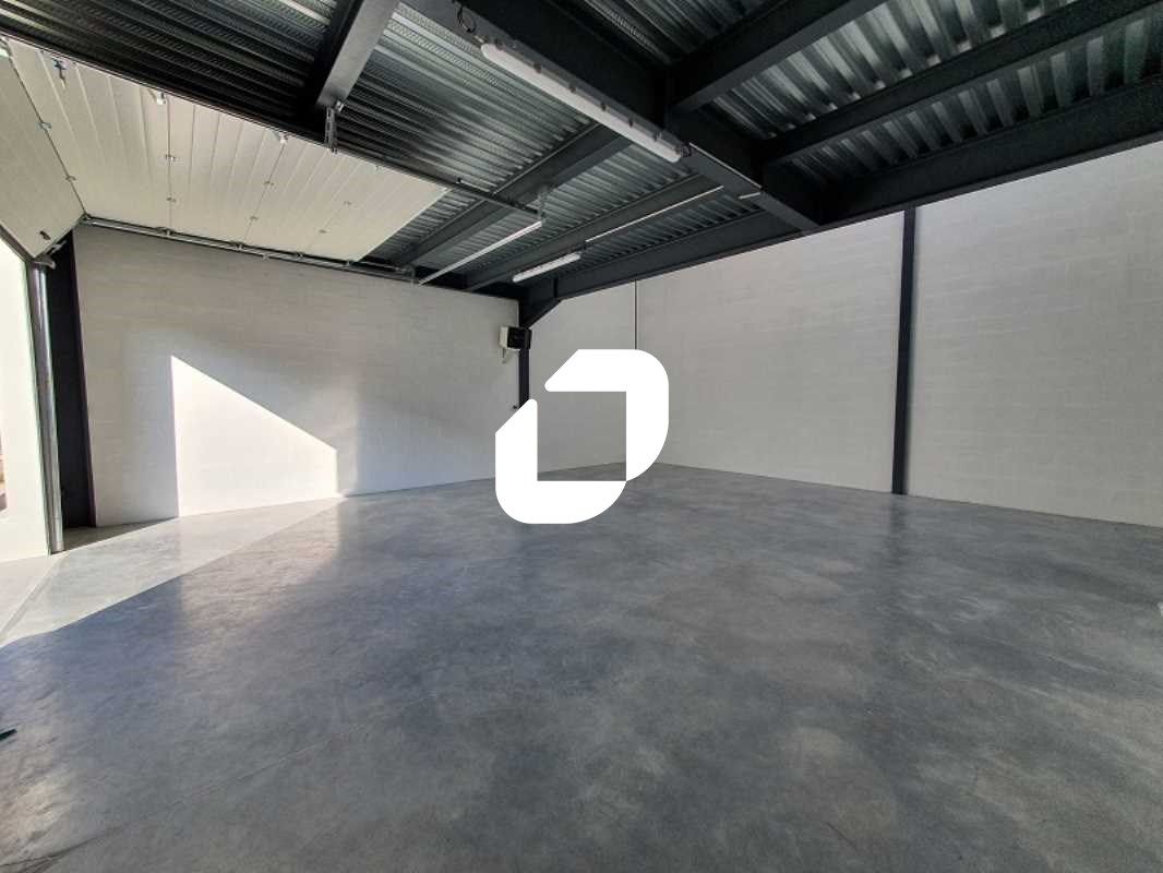 Situé à proximité immédiate de l'Autoroute A4 dan