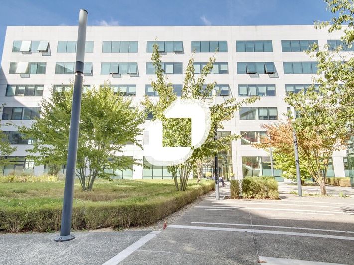 Situés dans un immeuble de bureaux récent de gran