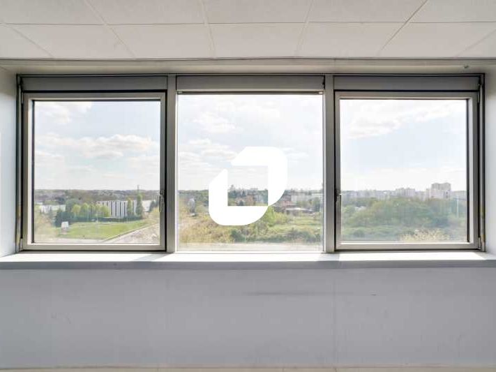 Situés à proximité immédiate de l'autoroute A4 et