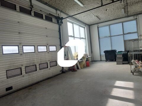 Idéalement situé au coeur du secteur Pleyel de Sa