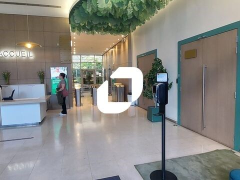 Idéalement situé au coeur du secteur Pleyel de Sa