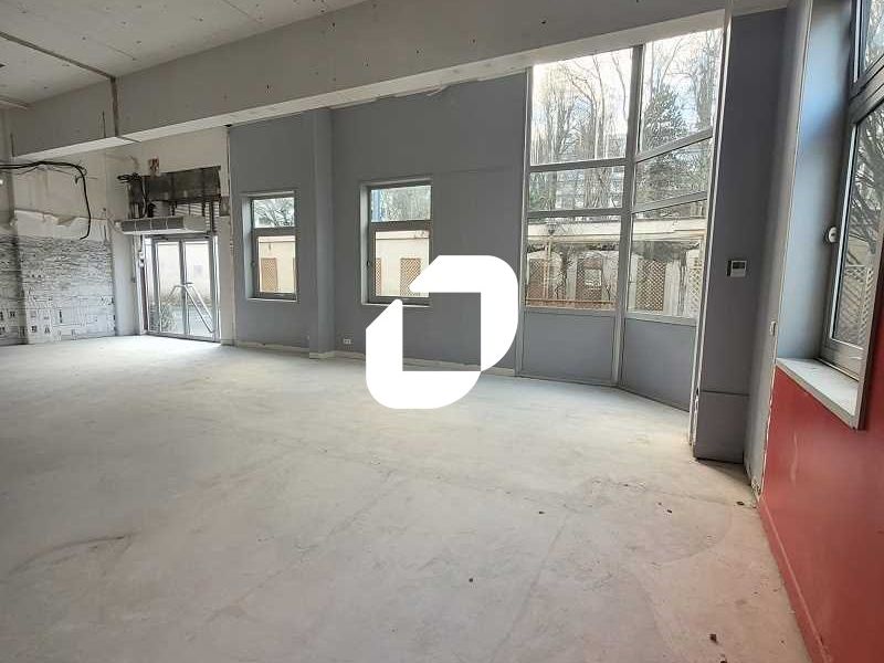 À deux pas du tramway, dans un ensemble tertiaire