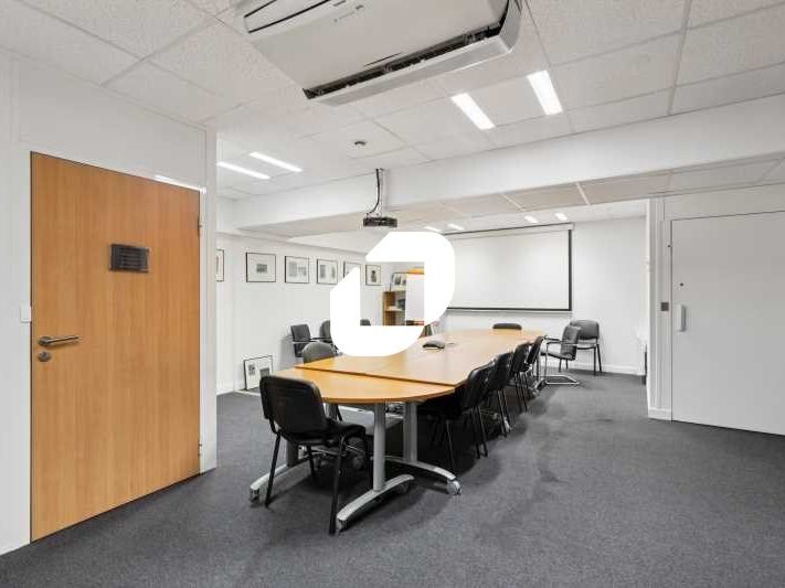 Bâtiment mixte idéal pour accueillir votre activi