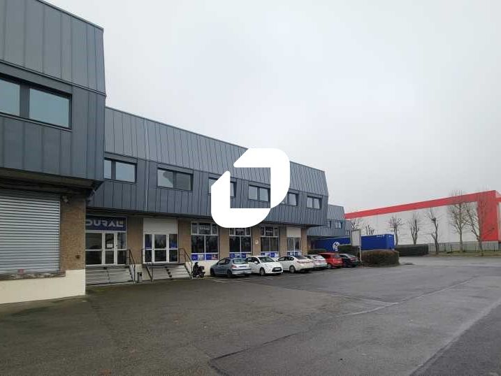 A la sortie de l'autoroute A10, au sein d'un parc