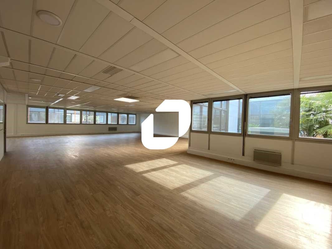 A toute proximité de la gare des Grésillons, Immp