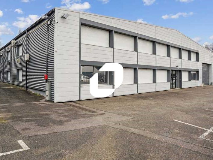 Dans la zone d'activité de Morangis, à proximité