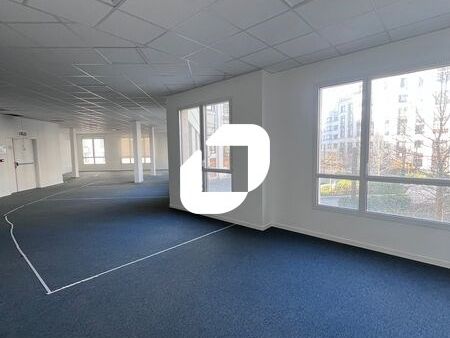 Idéalement positionné à proximité du Centre Comme