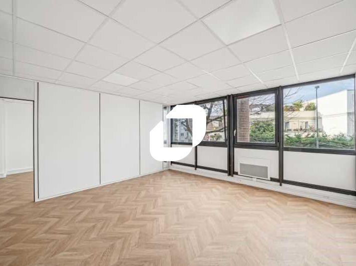 Découvrez ces bureaux lumineux de 190 m² non divi