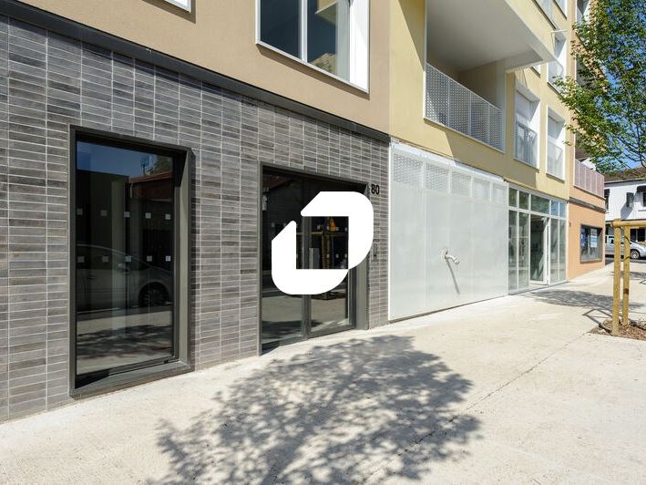 Dans un immeuble mixte livré en 2022, à proximité