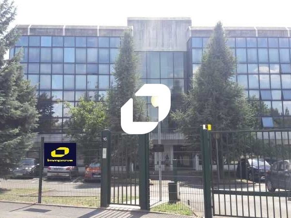 Situé à CRETEIL, à proximité du Métro ligne 8 - S