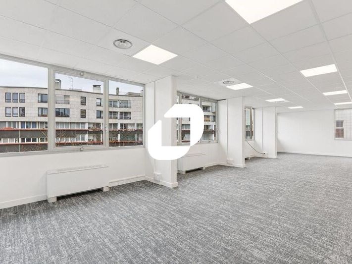 A proximité des métros « Nationale » (ligne 6) et