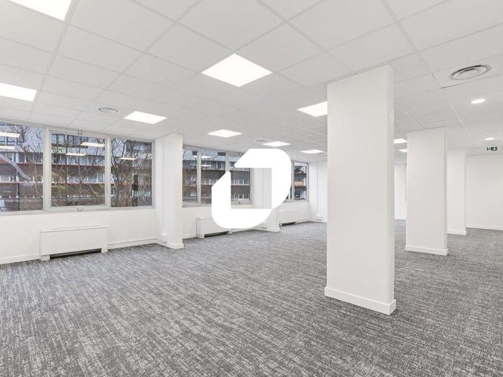 A proximité des métros « Nationale » (ligne 6) et