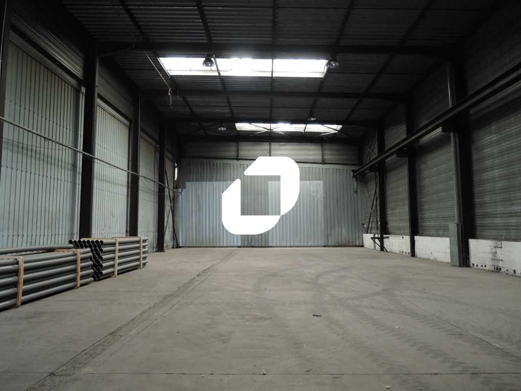 Au sein d'un ensemble à usage d'activité, à proxi