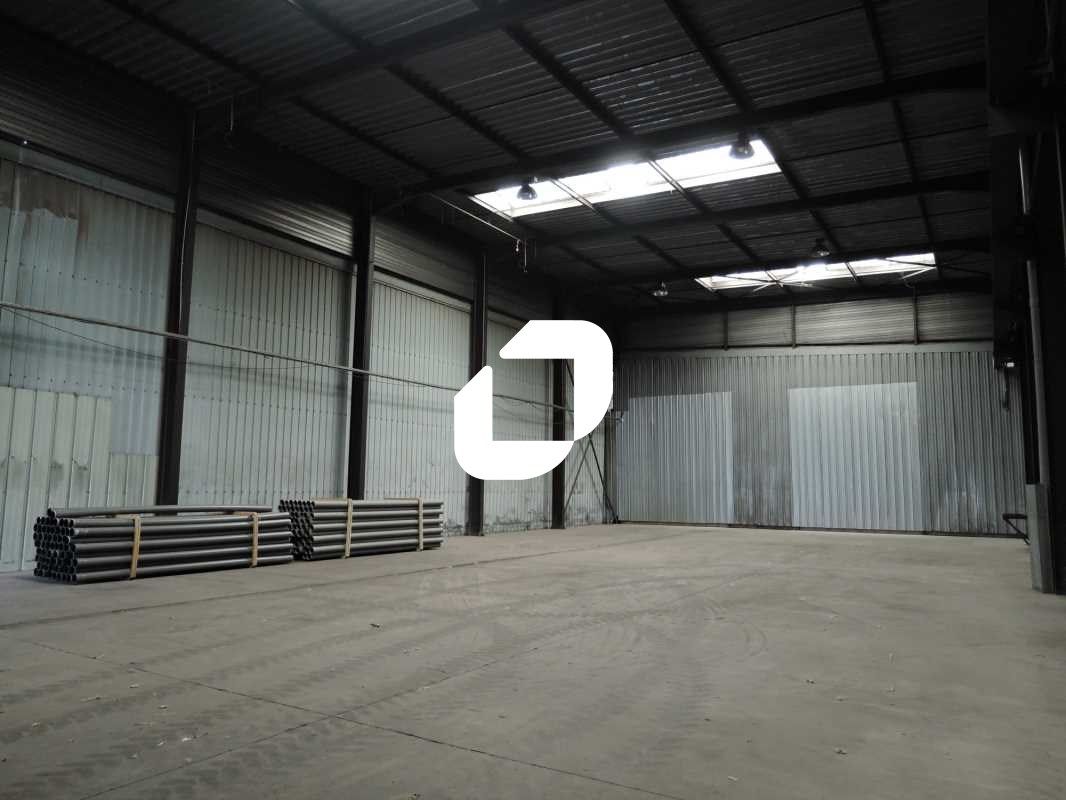 Au sein d'un ensemble à usage d'activité, à proxi