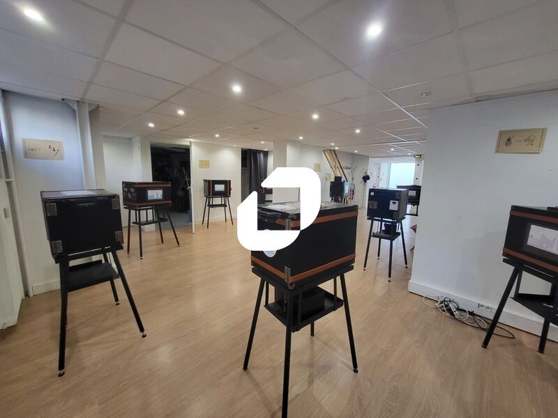 Locaux mixte bureaux, commerces et activités situ