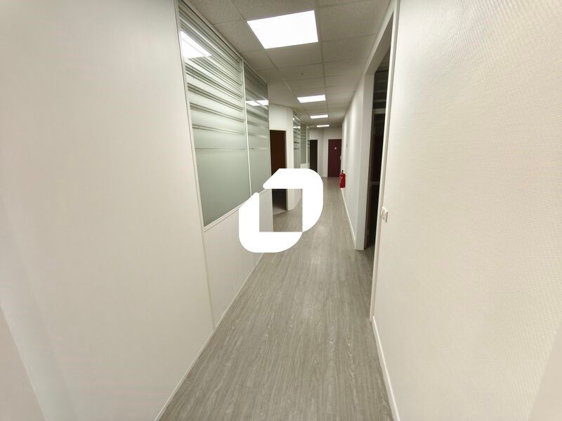 Situé dans un emplacement stratégique à Noisy-le-