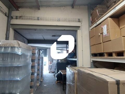 Idéalement situé à la Plaine Saint Denis, à proxi