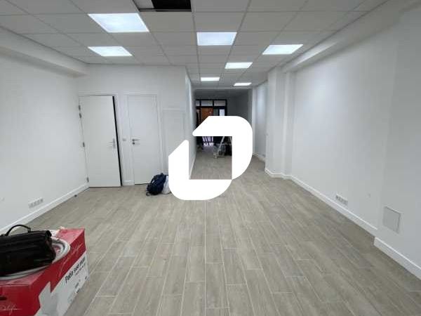 Situé dans le 14ème arrondissement, avec accès di