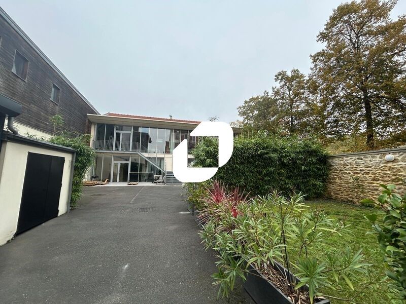 Aux portes de Paris, à deux pas des quais de Sein