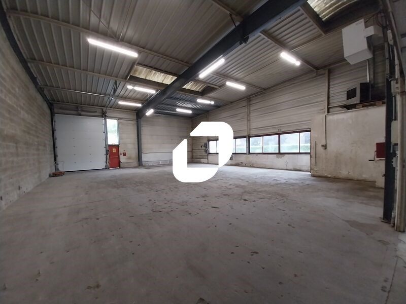 Situés dans une zone d'activité prisée à Magny-le