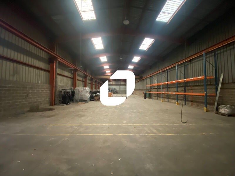 Situé à Saint-Ouen-l'Aumône dans la zone d'activi