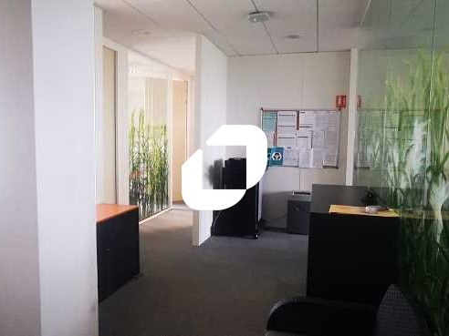 Situé à Serris, au pied du RER A "Val d'Europe" e