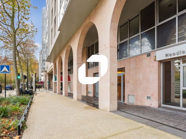 Idéalement situé entre l'espalanade de La Défense