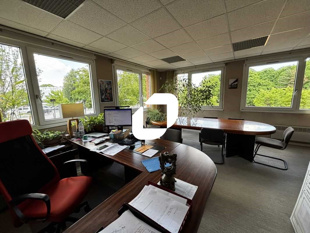 À Évry, IMMPROVE vous propose à la location 260 m