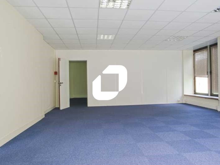 Situé à Croissy Beaubourg, dans un parc verdoyant