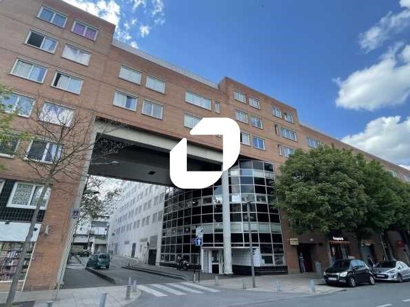 Au pied de la gare RER d'Evry-Courcouronnes, et à