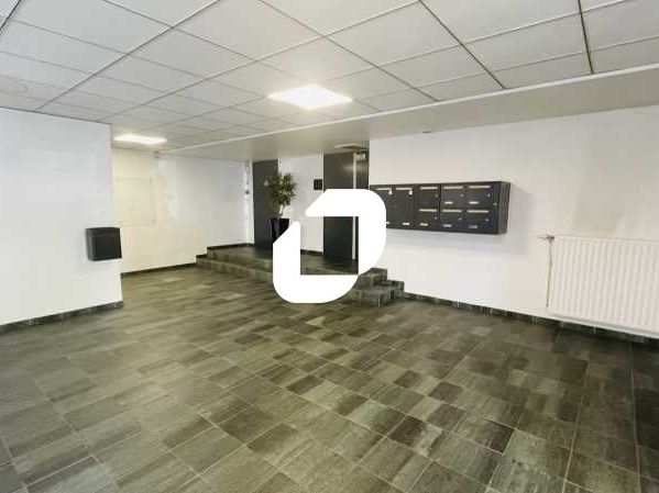 Au pied de la gare RER d'Evry-Courcouronnes, et à