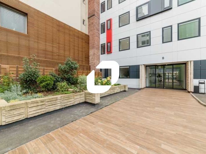 À proximité immédiate de la Porte de Versailles,