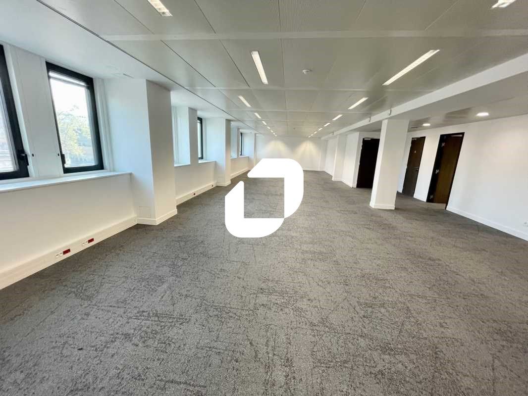 À proximité immédiate de la Porte de Versailles, 