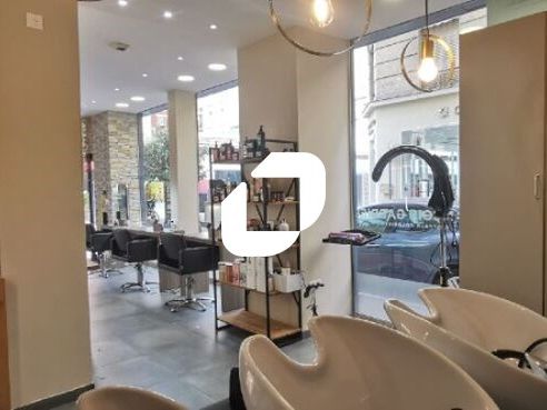 Emplacement 1 / Local d'angle IMMPROVE a le plais