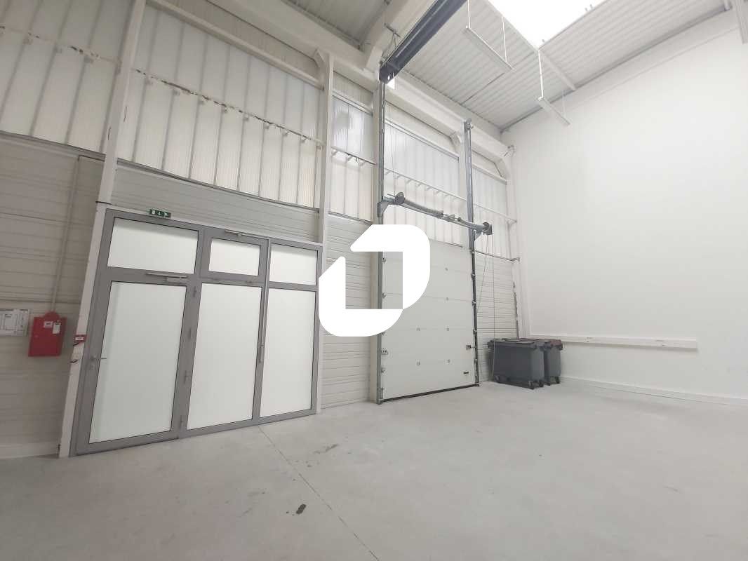 Au coeur du parc d'activité des Glaises à PALAISE