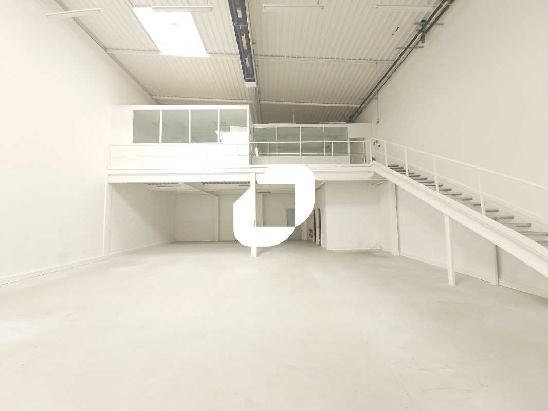 Au coeur du parc d'activité des Glaises à PALAISE