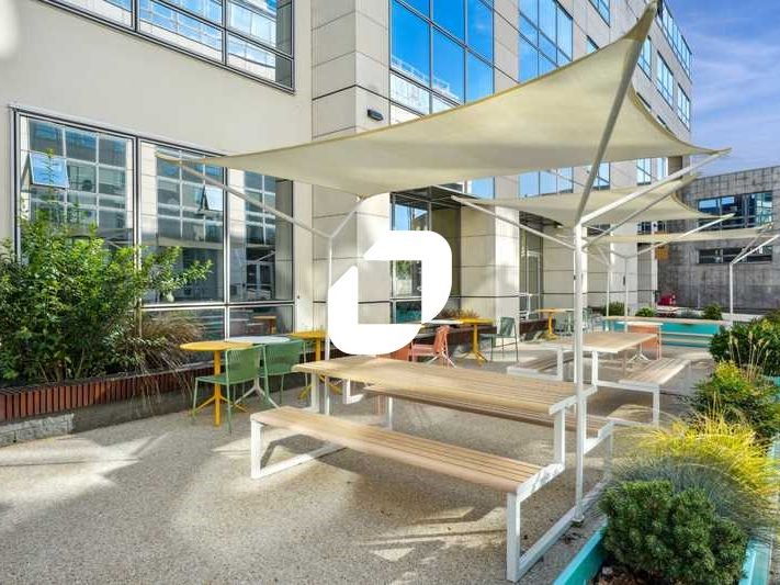 Au sein de l'immeuble l'Odyssée, dans le quartier