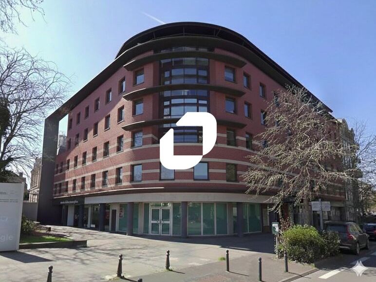 À proximité immédiate de la gare et du Tribunal J