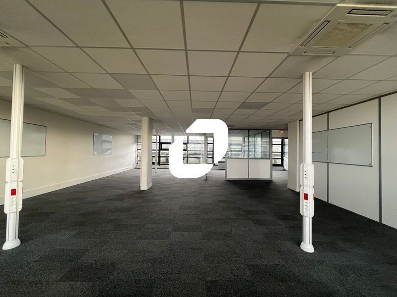 À proximité immédiate de la gare et du Tribunal J