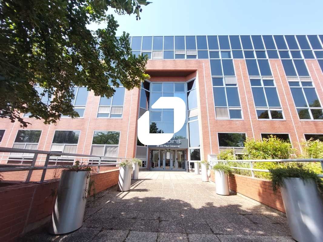 En plein coeur du quartier tertiaire de Saint Que