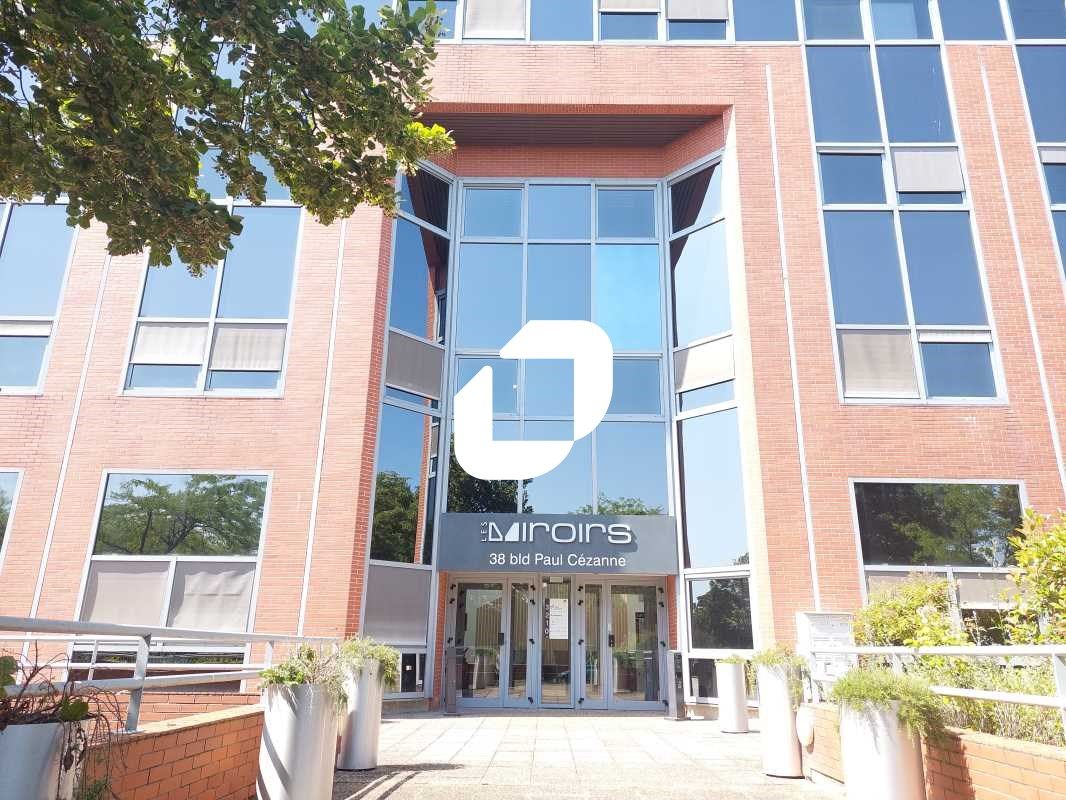 En plein coeur du quartier tertiaire de Saint Que