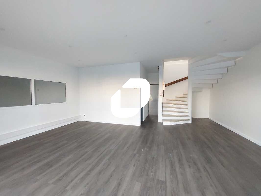 Située au coeur de la Zone d'Activité Pariwest à 